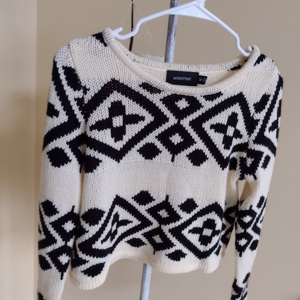 Mink Pink cute cropped sweater